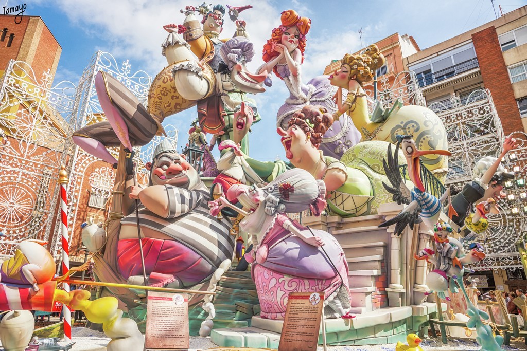 Plantà. The Night of the Installation of the Fallas Visit Valencia